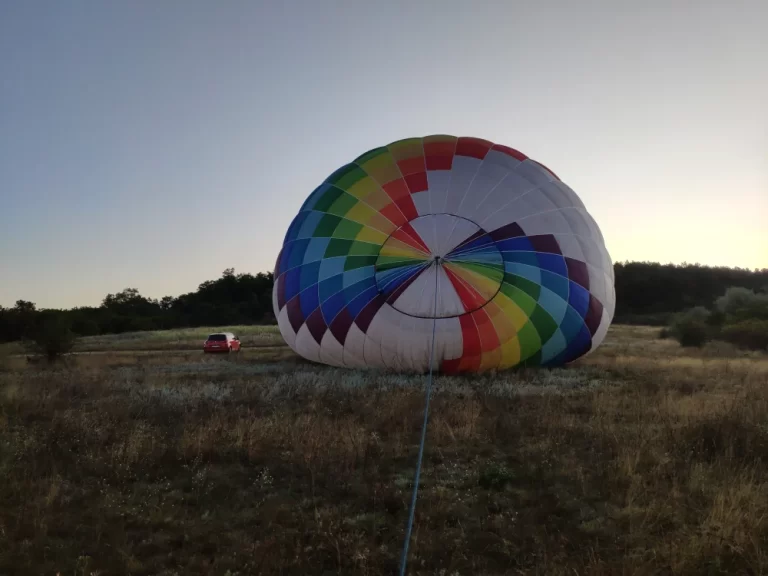 Indulás előtt a hőlégballon